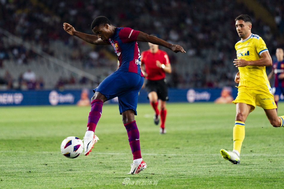 牵动着球迷 牵动着球迷